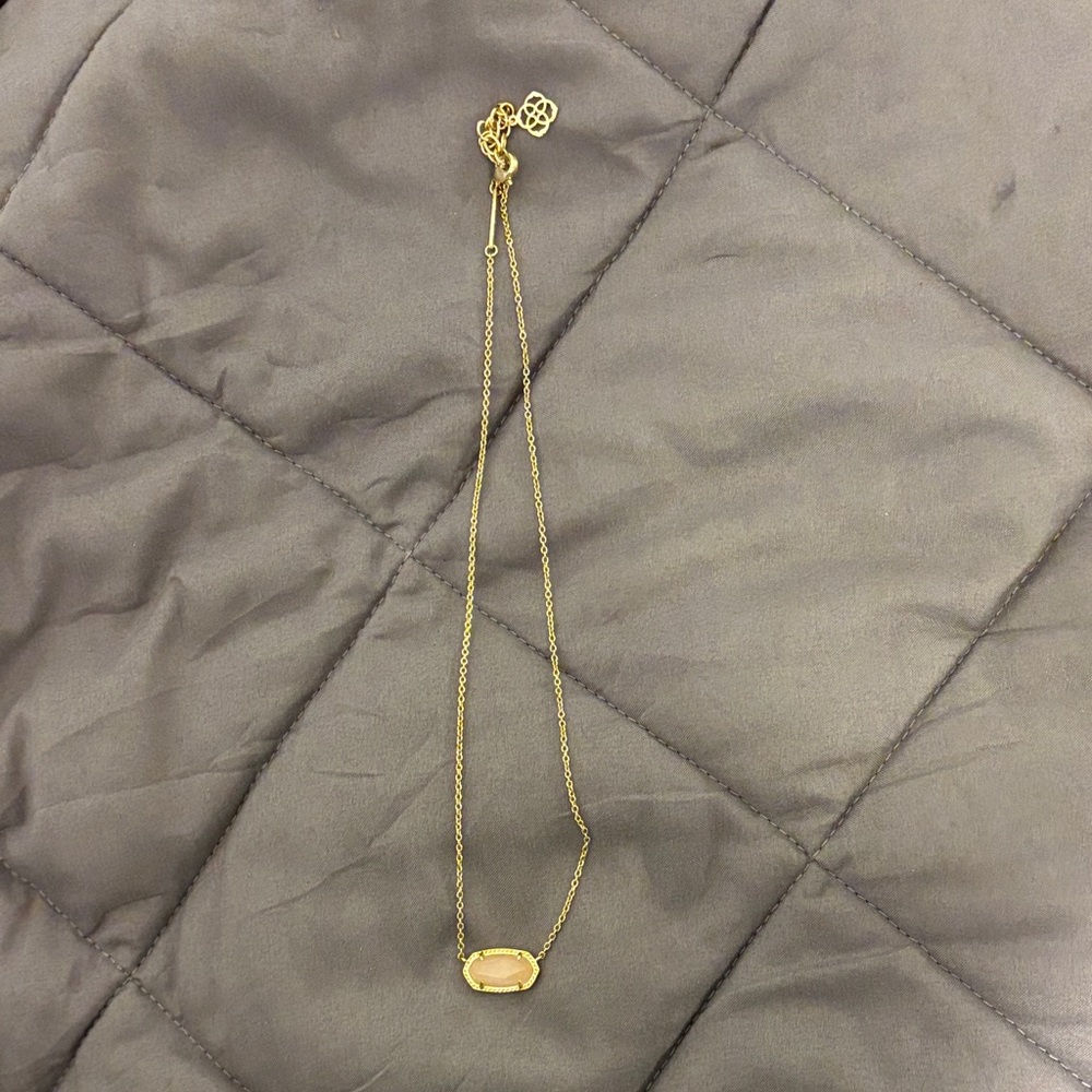 Elegant Gold Necklace with Cream Pendant